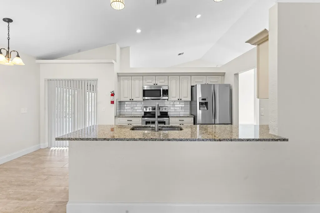 2141 SW Bayshore Boulevard Port St Lucie FL 34984