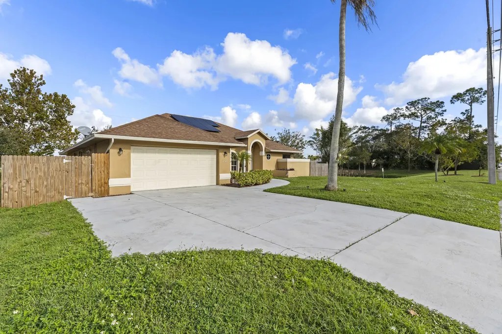 2141 SW Bayshore Boulevard Port St Lucie FL 34984