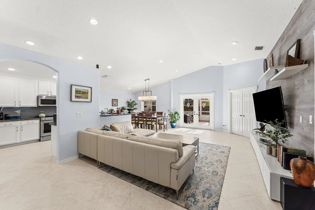 8335 Duomo Circle Boynton Beach FL 33472