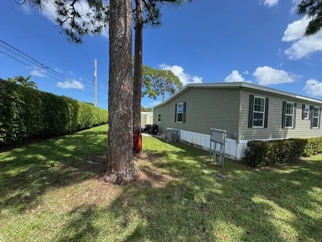 4209 Royal Manor Boulevard Boynton Beach FL 33436