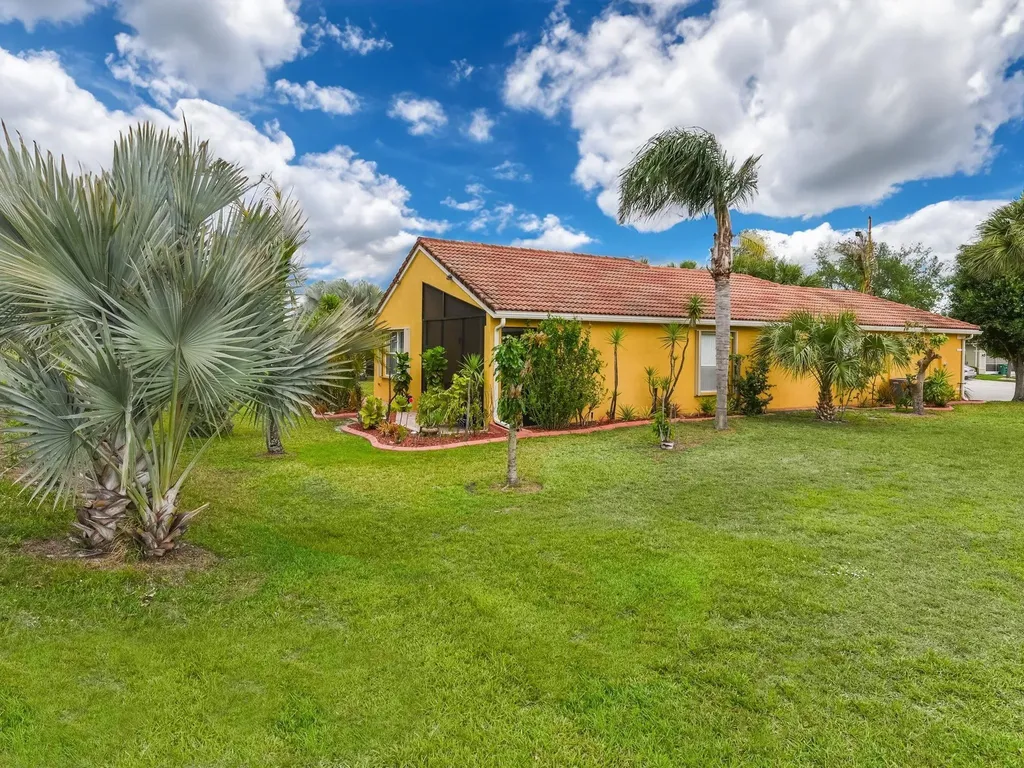 833 NW Rutherford Court NW Port St Lucie FL 34983
