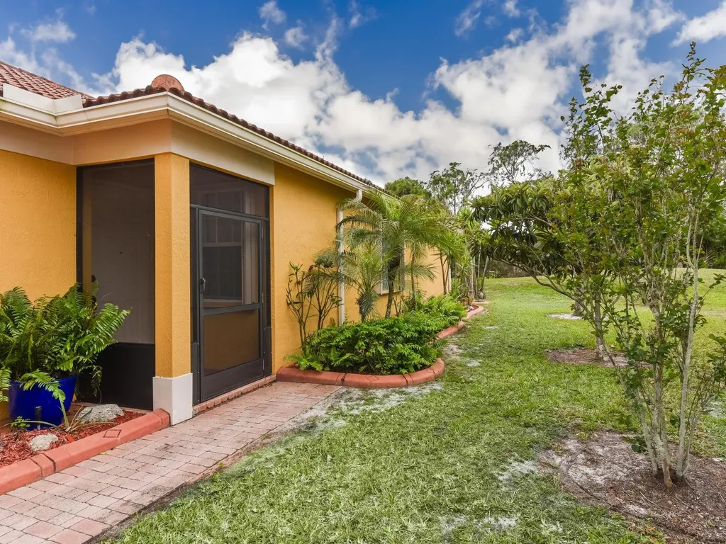 833 NW Rutherford Court NW Port St Lucie FL 34983