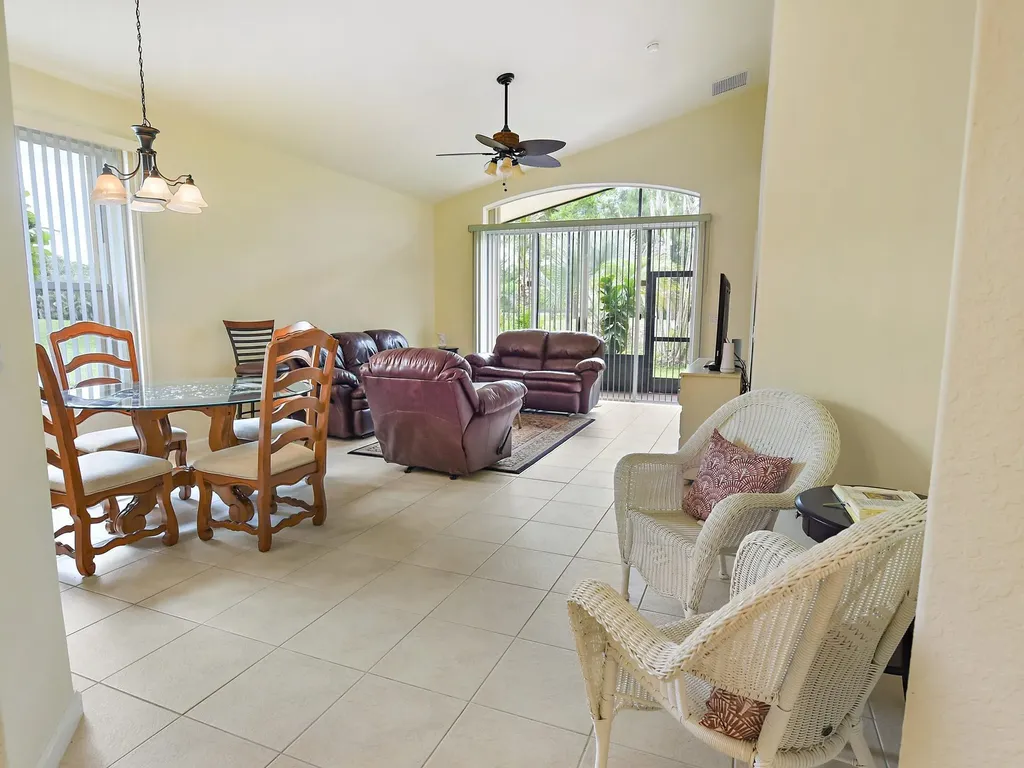 833 NW Rutherford Court NW Port St Lucie FL 34983
