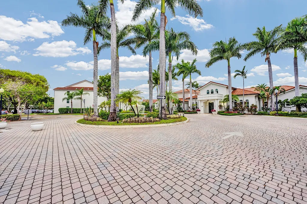 1010 Villa Circle Boynton Beach FL 33435