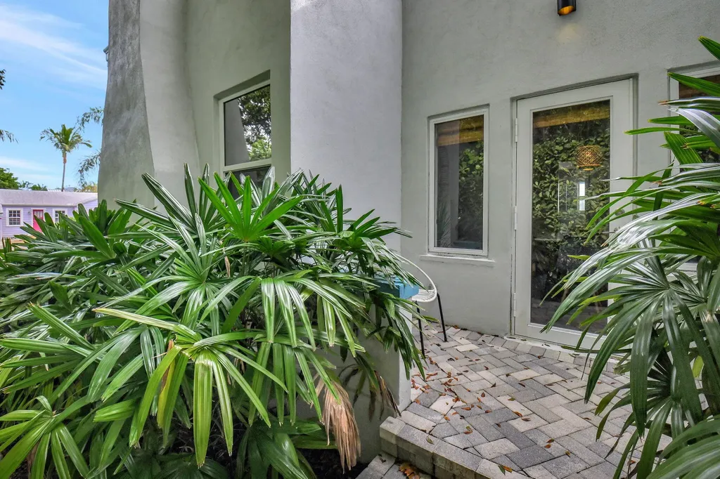 414 NE 7th Avenue Delray Beach FL 33483