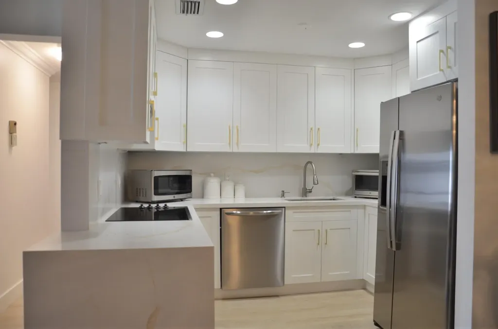 6367 Bay Club Drive Fort Lauderdale FL 33308