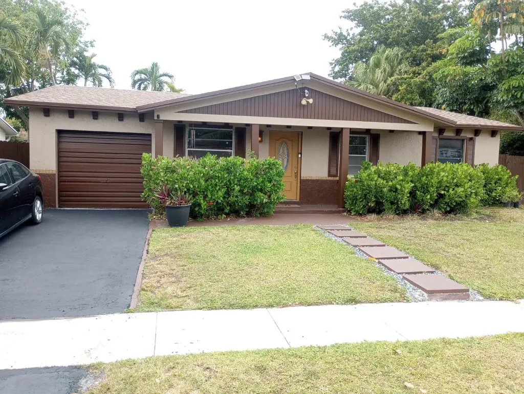 8241 SW 4th Court North Lauderdale FL 33068
