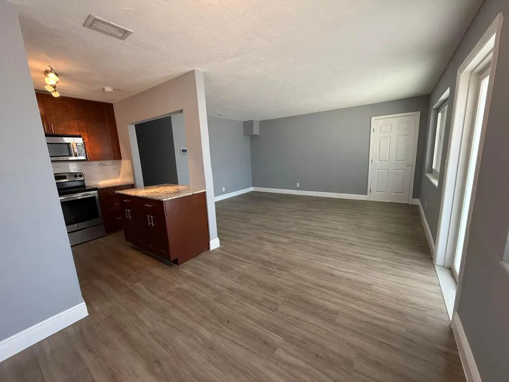 5441 SW 18th Street West Park FL 33023