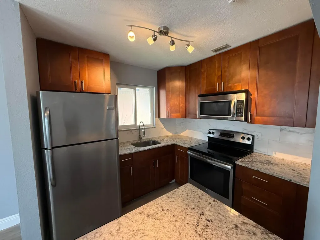 5441 SW 18th Street West Park FL 33023