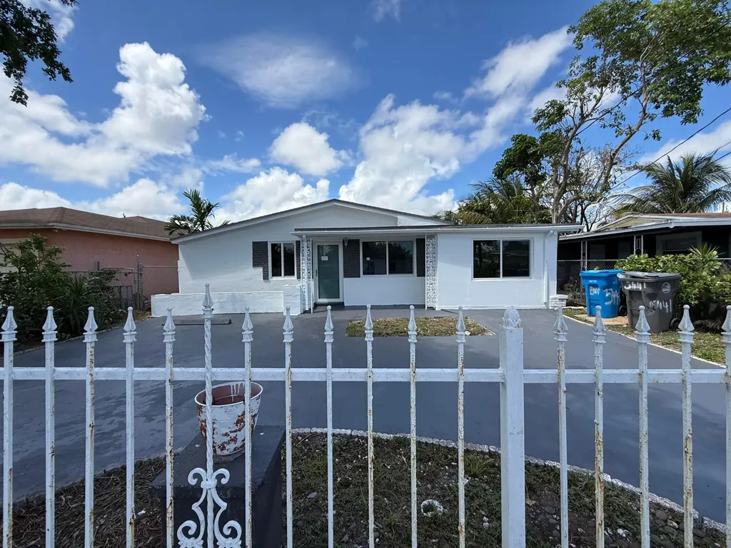 5441 SW 18th Street West Park FL 33023