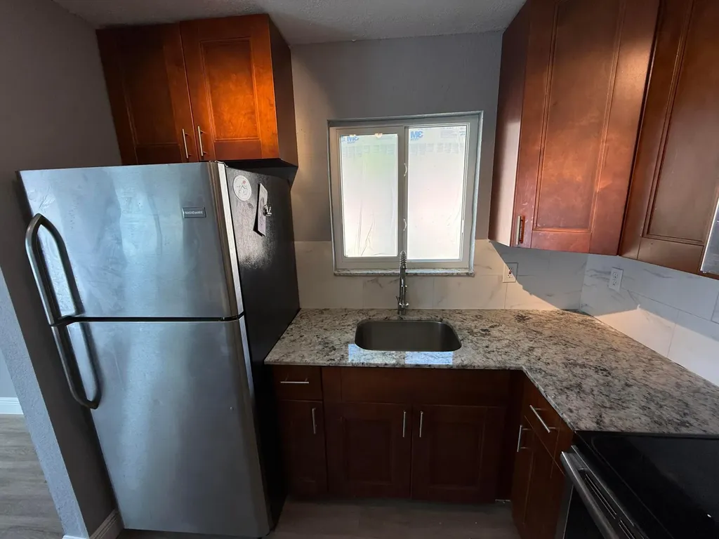 5441 SW 18th Street West Park FL 33023