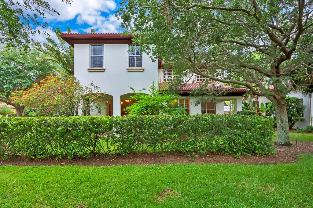 1904 Flower Drive Palm Beach Gardens FL 33410