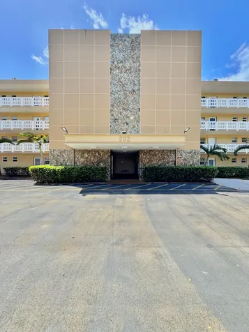 202 SE 10th Street Dania Beach FL 33004