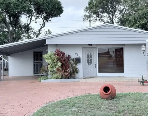 957 W 67th Street Hialeah FL 33012