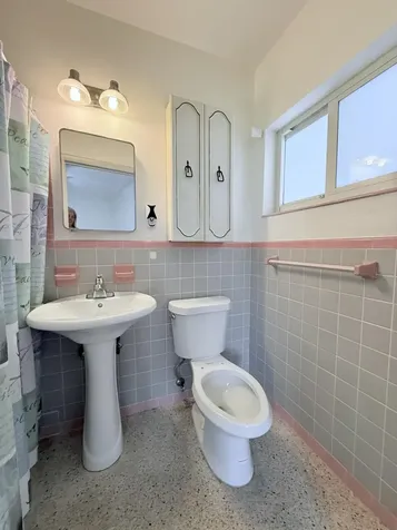 957 W 67th Street Hialeah FL 33012