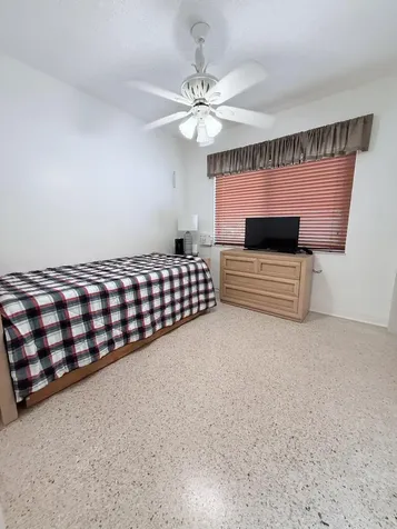957 W 67th Street Hialeah FL 33012
