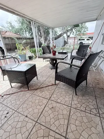 957 W 67th Street Hialeah FL 33012