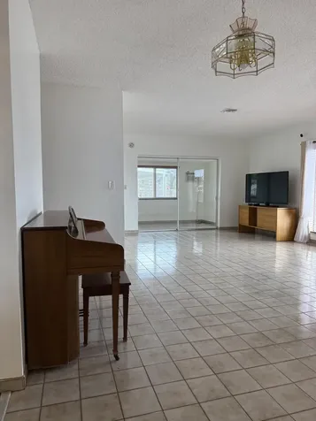 957 W 67th Street Hialeah FL 33012