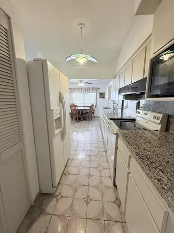 957 W 67th Street Hialeah FL 33012