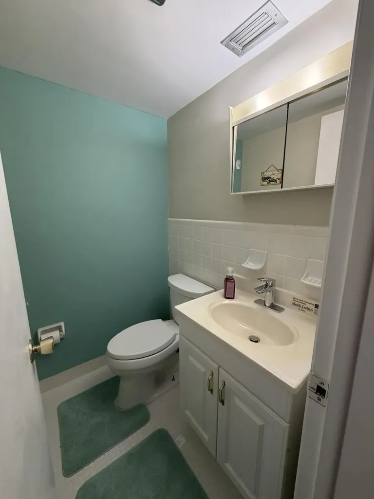 2050 NE 39th Street NE Lighthouse Point FL 33064