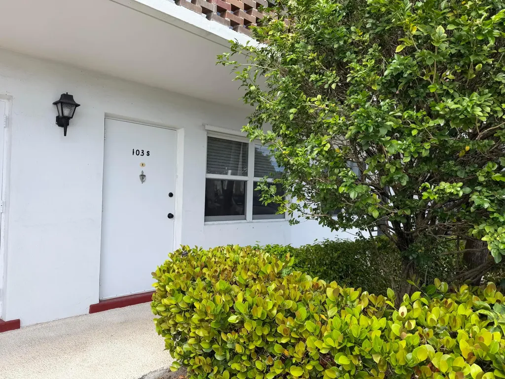 2050 NE 39th Street NE Lighthouse Point FL 33064