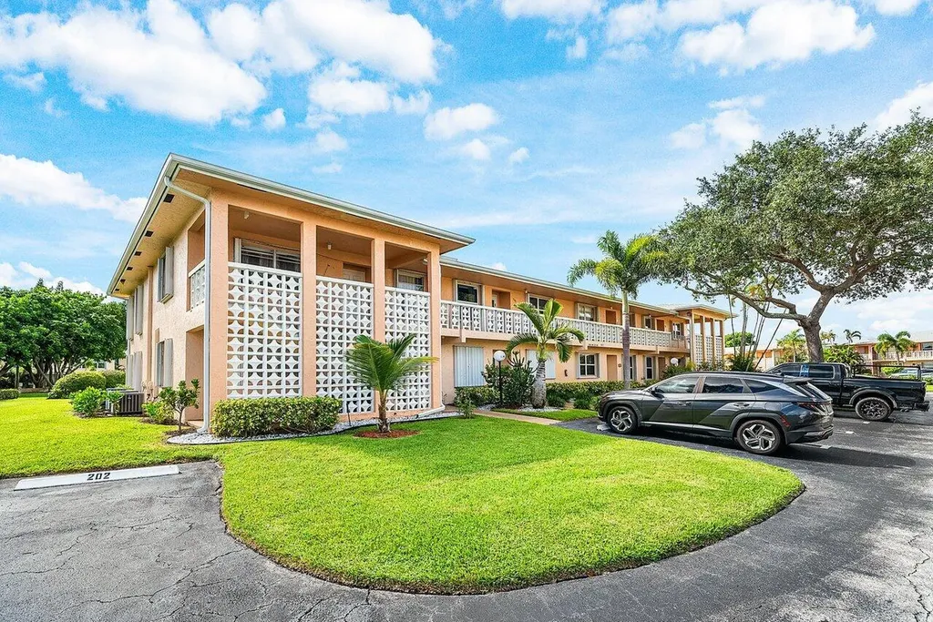 1541 NW 20th Avenue Delray Beach FL 33445