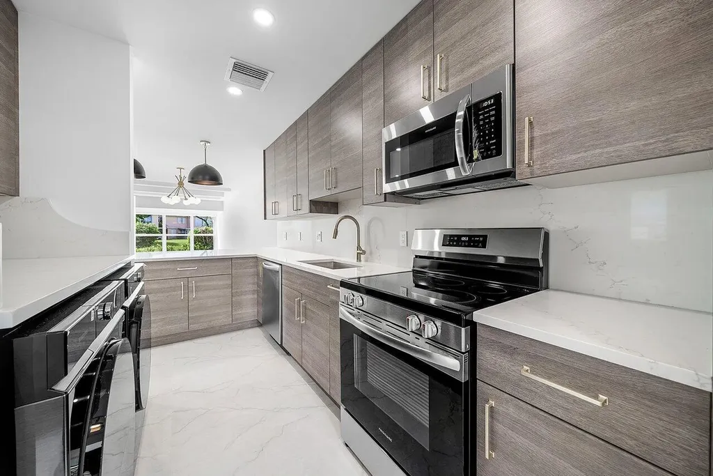 1541 NW 20th Avenue Delray Beach FL 33445