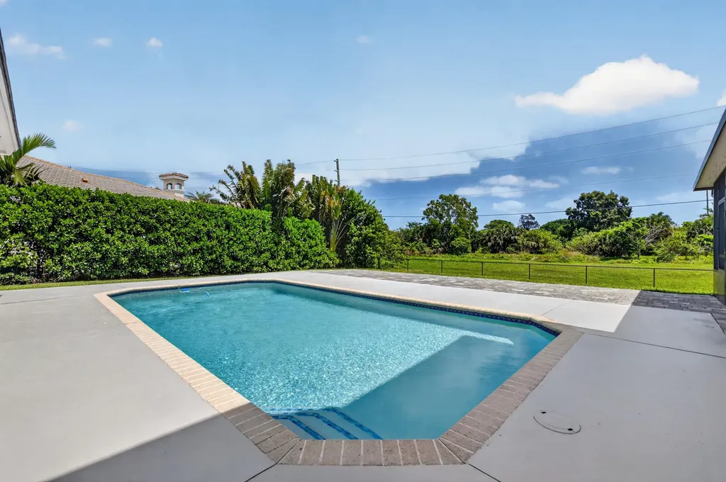 7548 Fairway Trail Boca Raton FL 33487