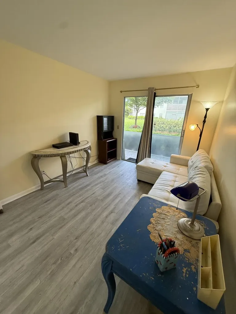 389 Fanshaw Boca Raton FL 33434