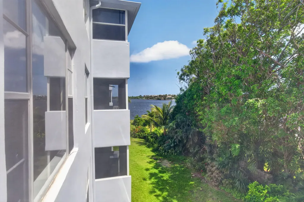 1810 New Palm Way Boynton Beach FL 33435