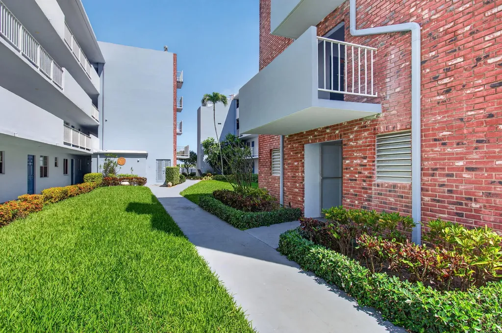 1810 New Palm Way Boynton Beach FL 33435