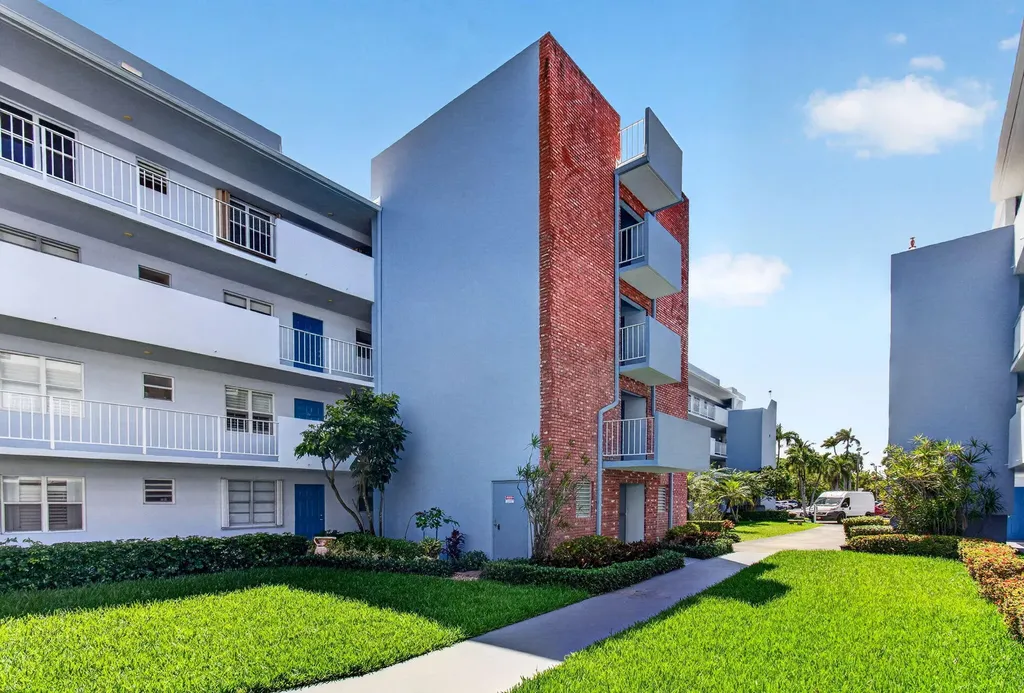 1810 New Palm Way Boynton Beach FL 33435