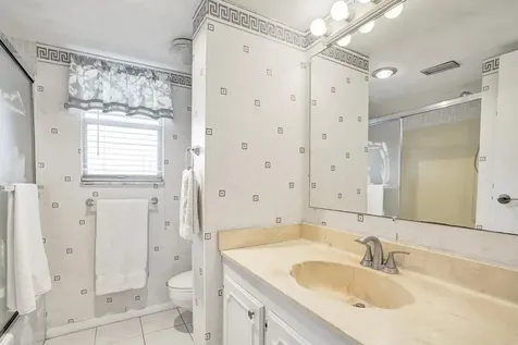 3590 Via Poinciana Greenacres FL 33467