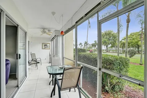 3590 Via Poinciana Greenacres FL 33467