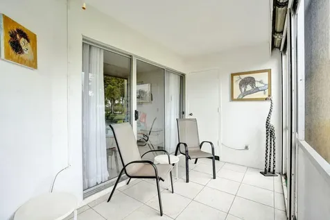 3590 Via Poinciana Greenacres FL 33467