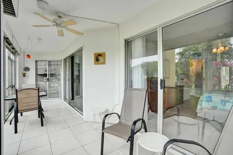 3590 Via Poinciana Greenacres FL 33467