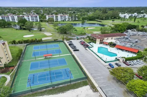 3590 Via Poinciana Greenacres FL 33467