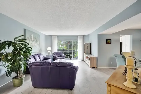 3590 Via Poinciana Greenacres FL 33467