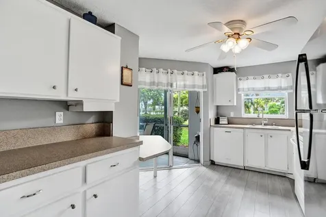 3590 Via Poinciana Greenacres FL 33467