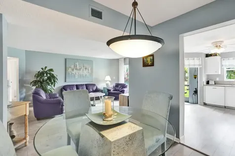 3590 Via Poinciana Greenacres FL 33467