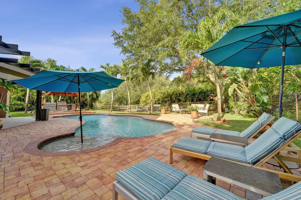 9931 SW 23rd Street Davie FL 33324
