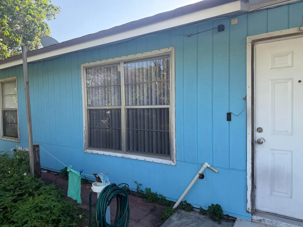 4666 E Holt West Palm Beach FL 33415