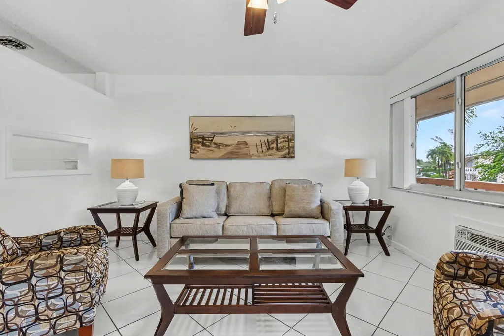 900 SW 10th Terrace Hallandale Beach FL 33009