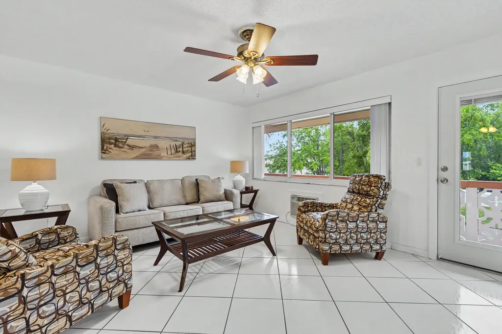 900 SW 10th Terrace Hallandale Beach FL 33009