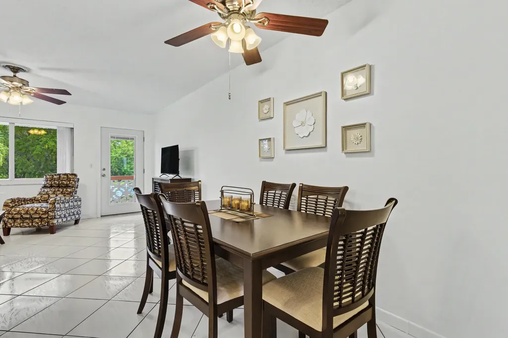 900 SW 10th Terrace Hallandale Beach FL 33009