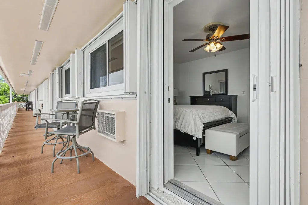 900 SW 10th Terrace Hallandale Beach FL 33009