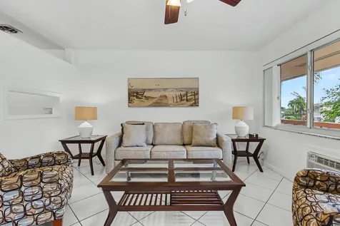 900 SW 10th Terrace Hallandale Beach FL 33009