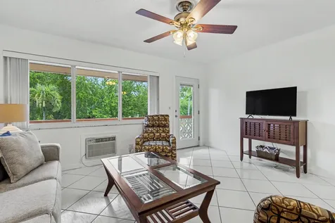 900 SW 10th Terrace Hallandale Beach FL 33009