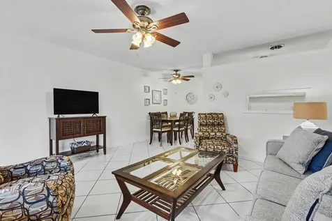 900 SW 10th Terrace Hallandale Beach FL 33009