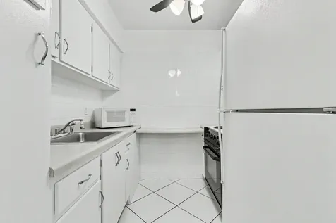 900 SW 10th Terrace Hallandale Beach FL 33009